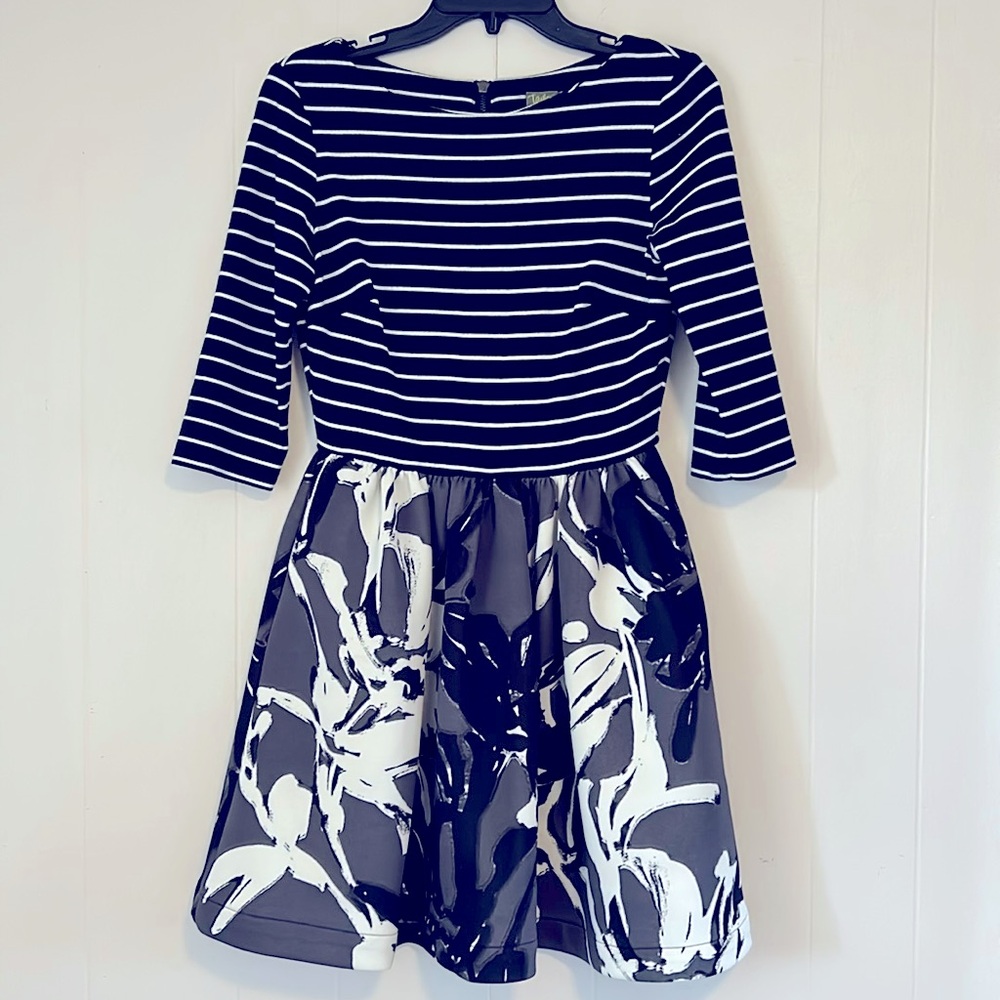 TAYLOR SIZE 4 BLACK-WHITE-GREY DRESS GREAT SWING on this dress! NWOT